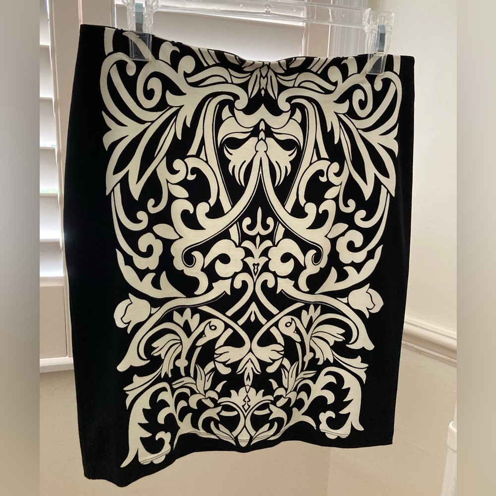J. McLaughlin Black and White Patterned Pencil Skirt